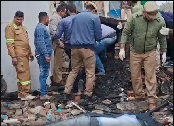 Big accident in Muzaffarnagar: Explosion due to fire in firecracker warehouse in the house, two teenagers killed, many injured