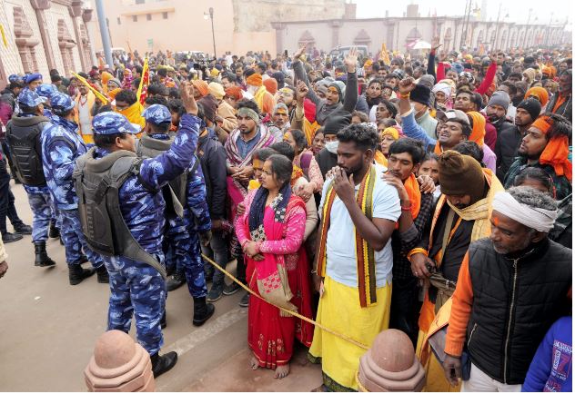 Record made in Ayodhya, five lakh devotees visited Ramlala on the very first day