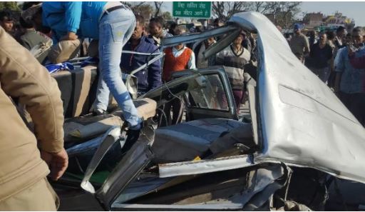 Horrific road accident in Kanpur! Truck crushes van full of school children, one student dead, half a dozen injured