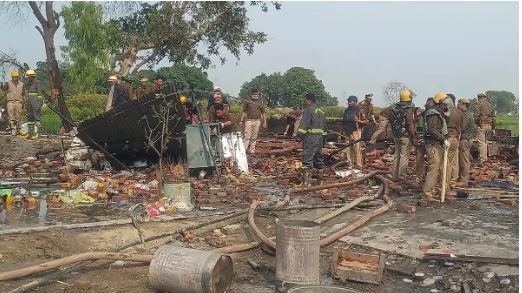 Massive blast in firecracker factory of Kaushambi, at least 8 people died, many in critical condition