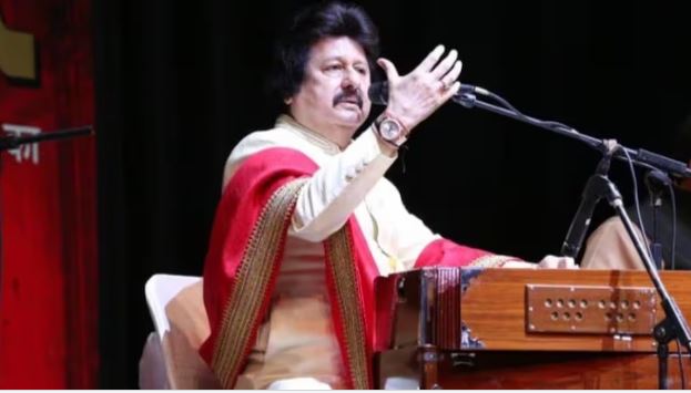 Pankaj Udhas, who sang 'Chithi Aayi Hai', said goodbye to the world, breathed his last at the age of 72.