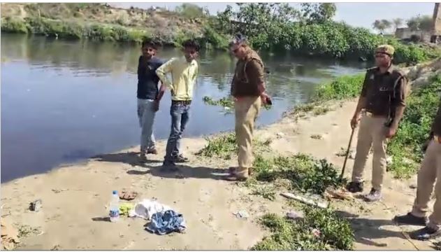 Two children who went to bathe in Hindon river drowned, divers engaged in search