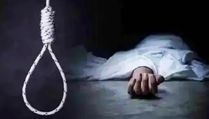 The husband committed suicide by first slitting his wife's throat and then hanging himself, children screamed after seeing the dead bodies of their parents.