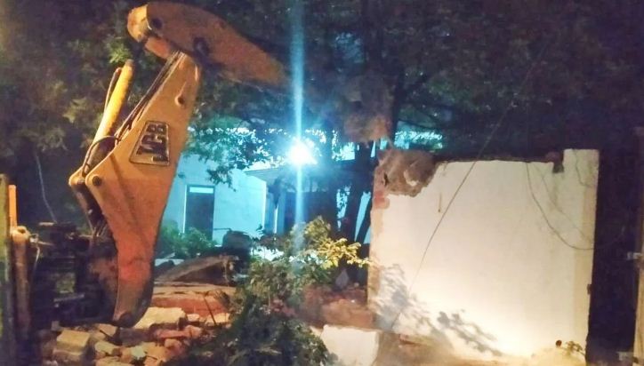 When a Muslim officer was attacked, 'Baba's bulldozer' reached the accused's house, demolished the house in a few seconds.