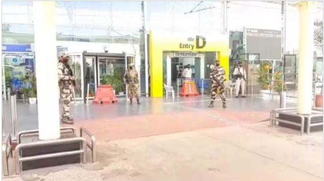 Lucknow airport receives bomb threat, CISF and police start checking operation