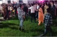 Fight over Rasgulla in a wedding ceremony in Bareilly: Baratis and Gharaatis clashed with each other, video goes viral on social media