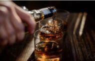 'She drinks alcohol everyday and forces me to drink too', fed up husband leaves his wife at her parents' home, near divorce