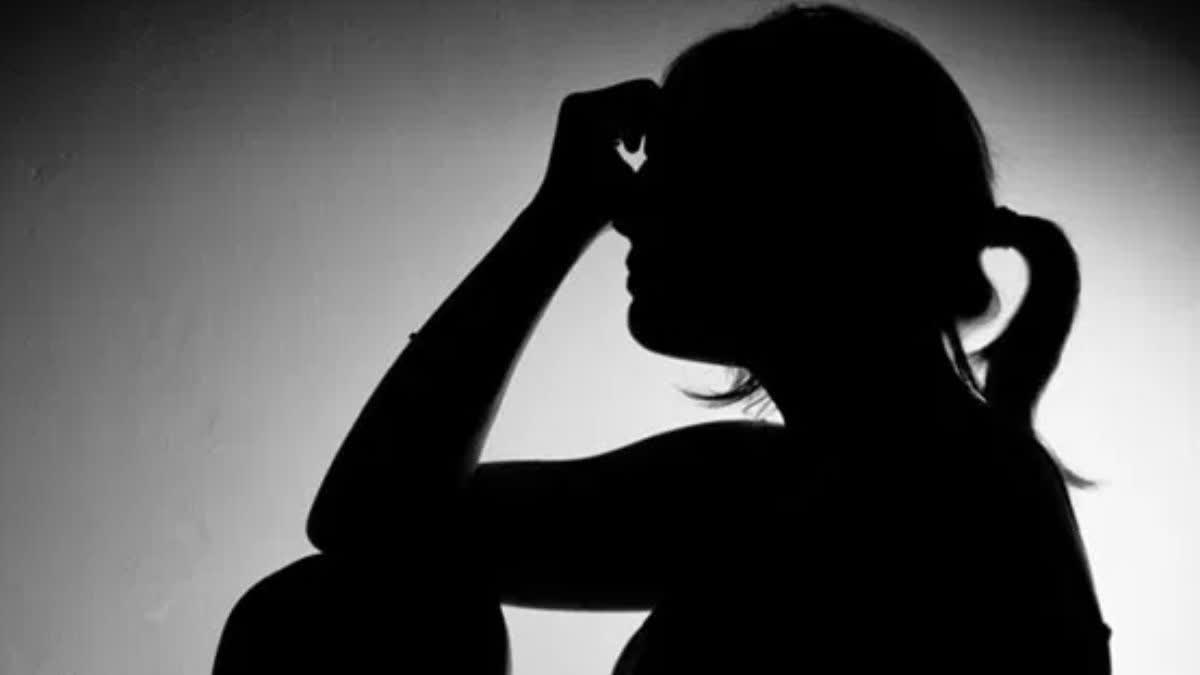 Lover-minded police inspector in Kanpur; Touched a girl indecently in the car while rescuing her from Mumbai, suspended