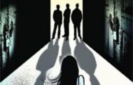 A young woman was kidnapped from a train and gangraped; the accused fled after throwing the victim on the Kanpur-Agra highway, her condition is critical