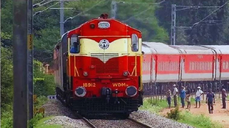 Panic due to news of bomb in Bihar Sampark Kranti Express, train stopped in Gonda for investigation