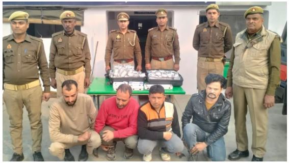 Aligarh police busted a fake currency gang, four accused including two Kashmiri youths arrested