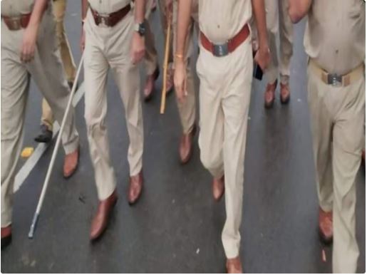 Big action in the case of sending murder accused to jail through setting, four policemen including inspector suspended