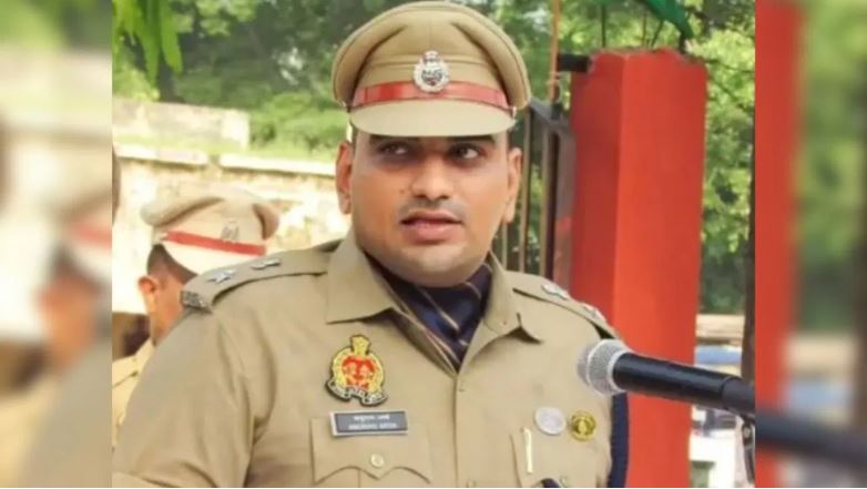 322 inspectors in the district were negligent, investigation started against 57; SSP's action caused panic in the department