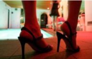 Prostitution was going on under the guise of hookah bar in Gorakhpur, 8 arrested including a woman