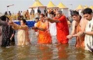 Vice President took a dip in the holy confluence, said- life is blessed; did darshan-puja with CM Yogi in Hanuman temple