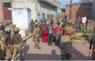 Unnao: Stone pelting on police during Holi procession, three soldiers injured, sit-in after lathicharge