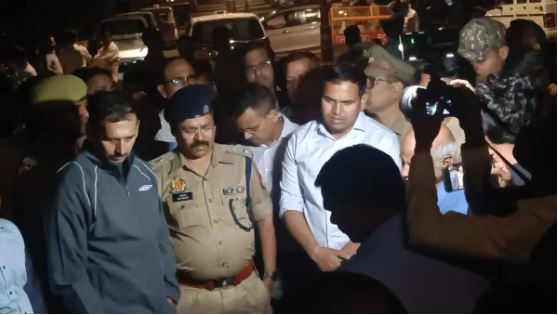 Ruckus over the death of SDM's steno in Ayodhya, SDM reprimanded, family members create ruckus