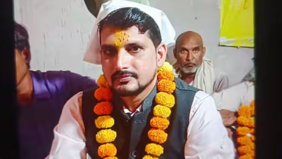 The wedding procession left the house, the groom fled midway, then committed suicide by standing in front of a goods train